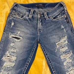Silver Jeans 👖- Distressed denim